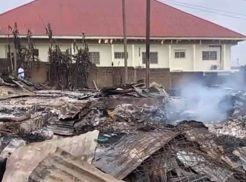 A/R: 38 year old man sets community ablaze after lover breaks up with him