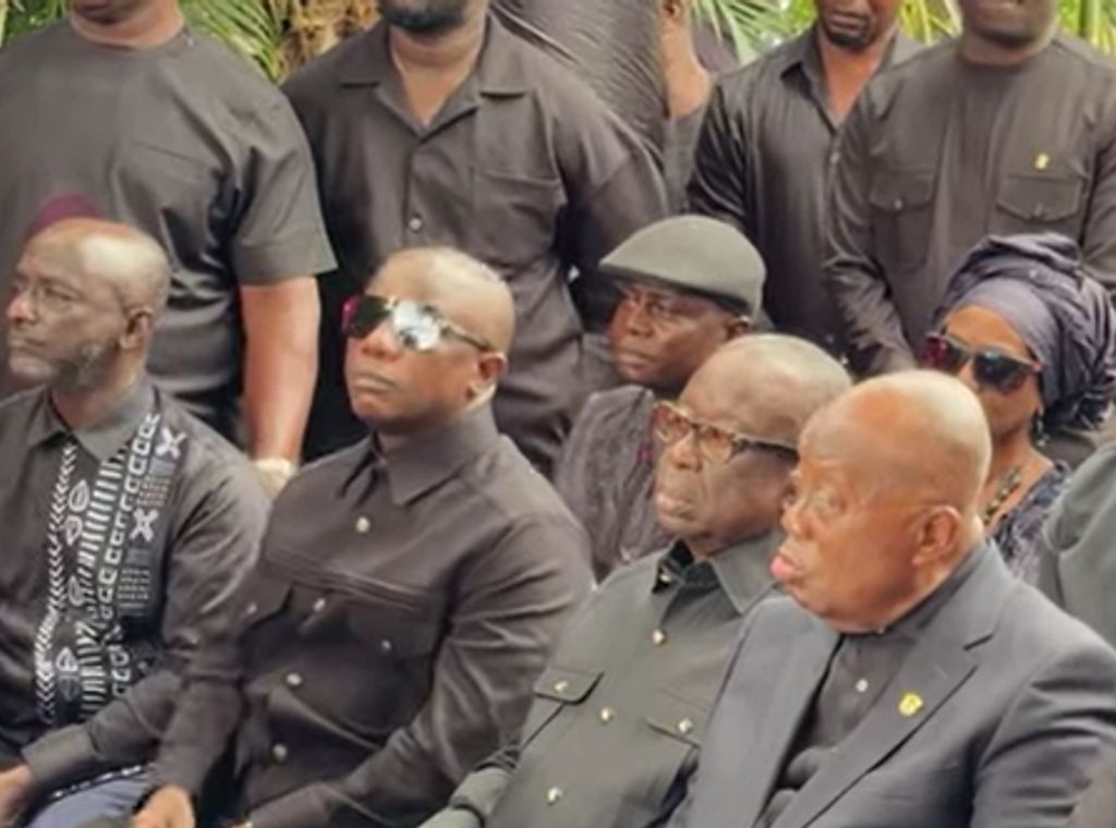Former President Akufo-Addo visits Daddy Lumba’s family, pays emotional tribute