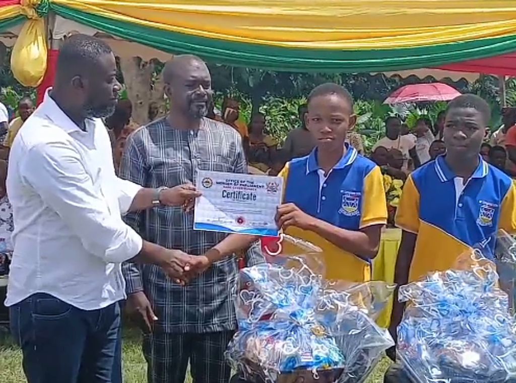 MP supports fresh SHS students in Kade constituency