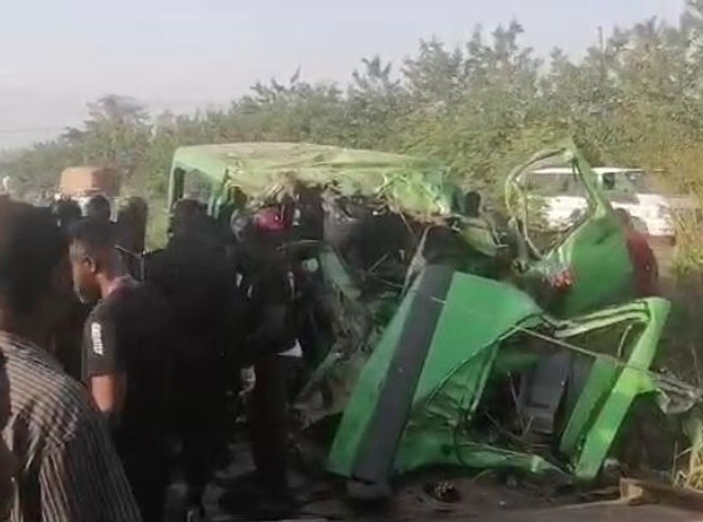 11 die in Suhum highway crash 