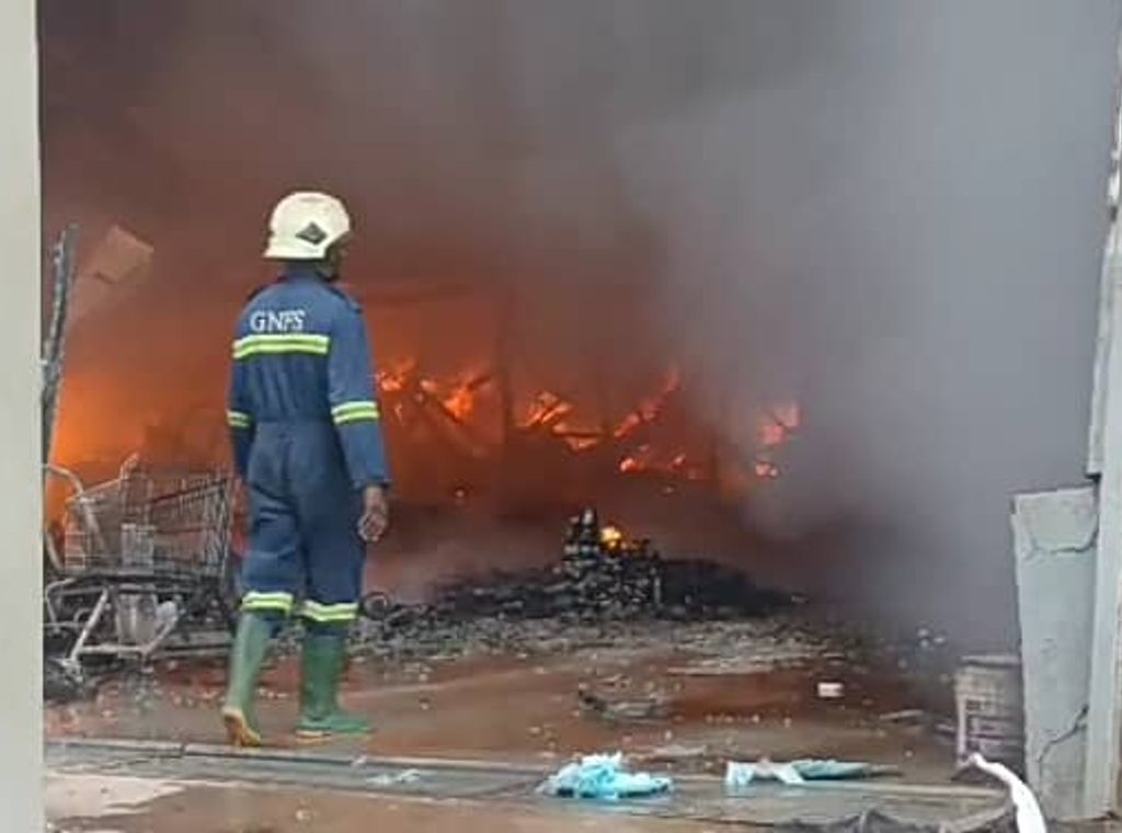 A/R: Santasi China City Mall destroyed by fire