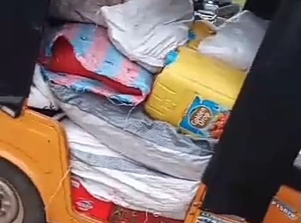 School feeding Matron arrested for allegedly smuggling foodstuffs