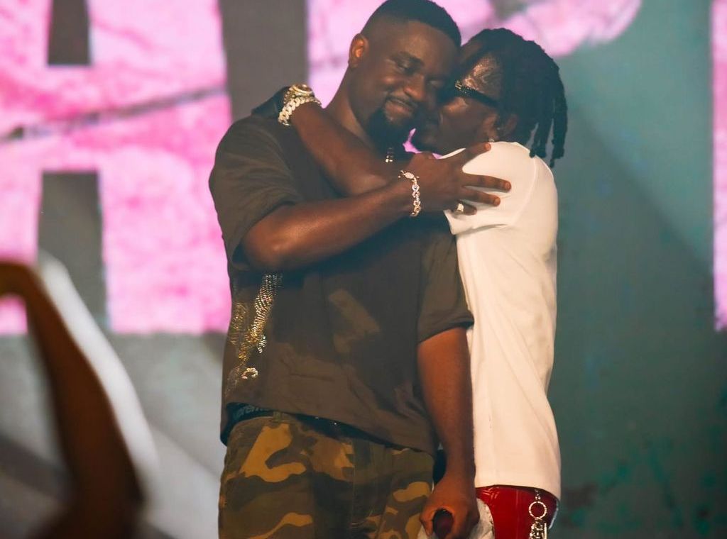 Sarkodie and Shatta Wale reunite on stage at Rapperholic Concert