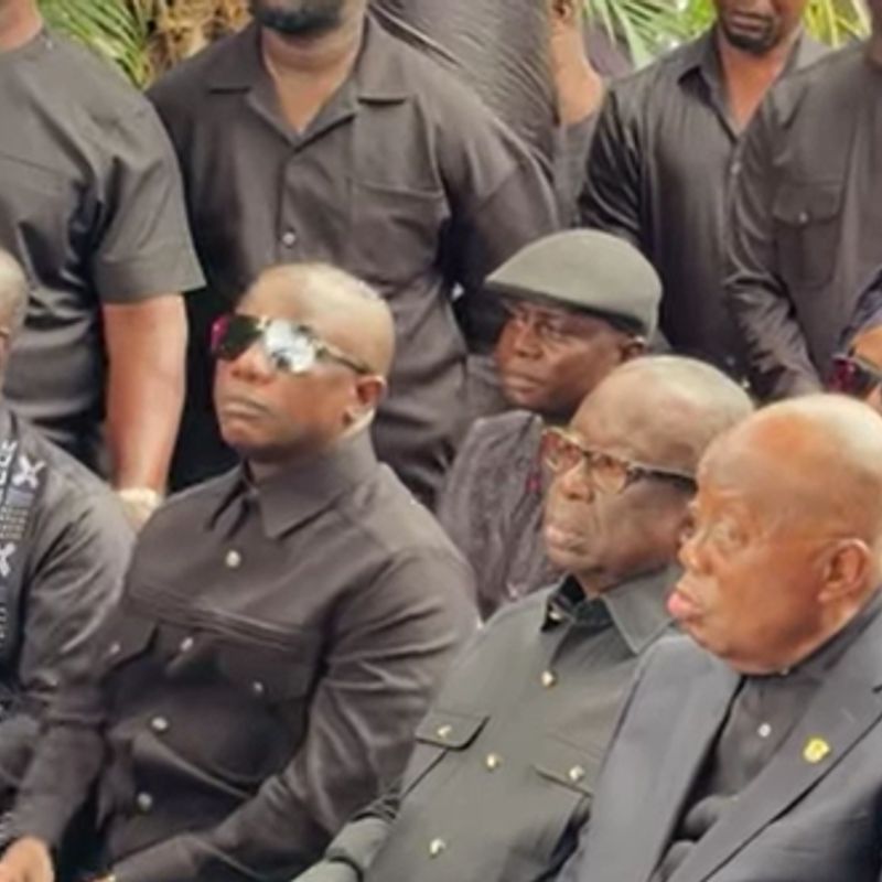 Former President Akufo-Addo visits Daddy Lumba’s family, pays emotional tribute