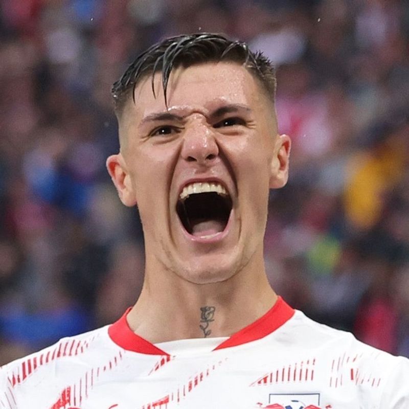 Newcastle submit improved £70m bid for Benjamin Šeško amid Man Utd interest
