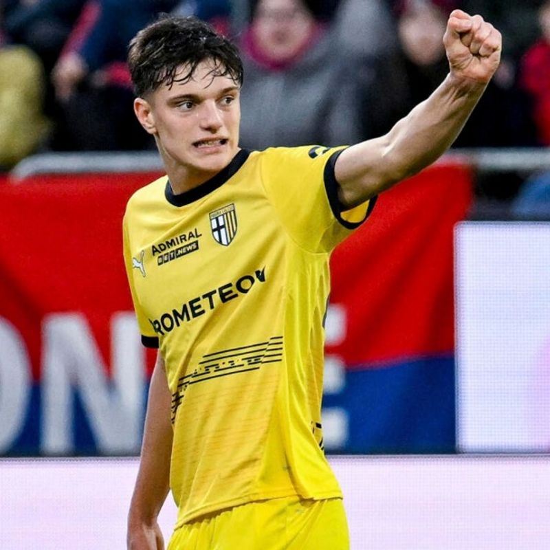 Liverpool agree £26m deal to sign Parma's Giovanni Leoni