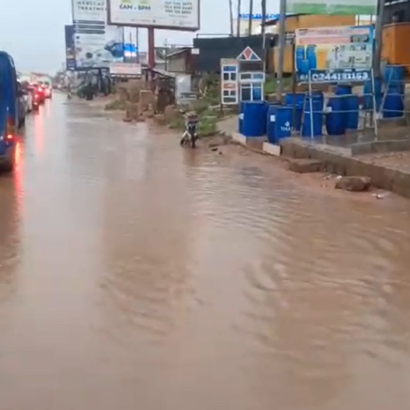 Heavy downpour leaves parts of Accra flooded