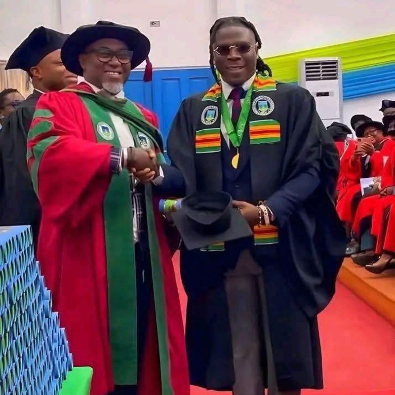 Stonebwoy graduates from GIMPA with Master’s Degree in International Relations