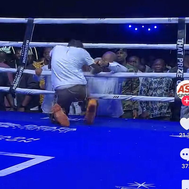 Shatta Wale thrills fans and hug president Mahama at Legacy Rise Boxing Showdown