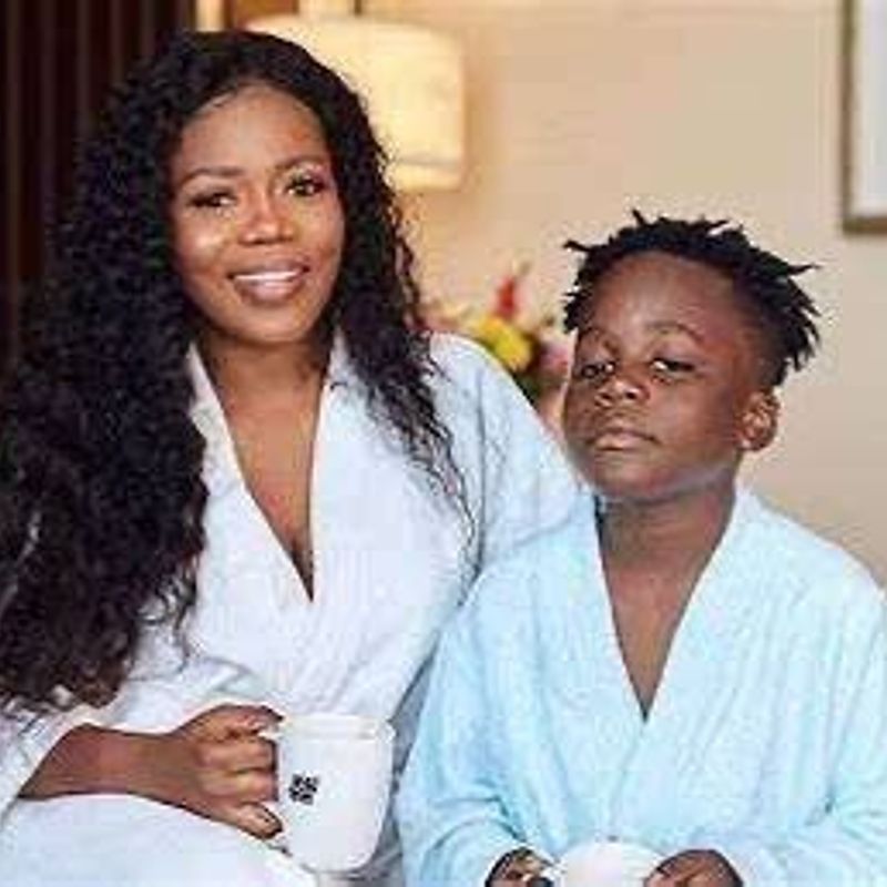 ‘My son’s father is a pastor and not Castro’ - Mzbel