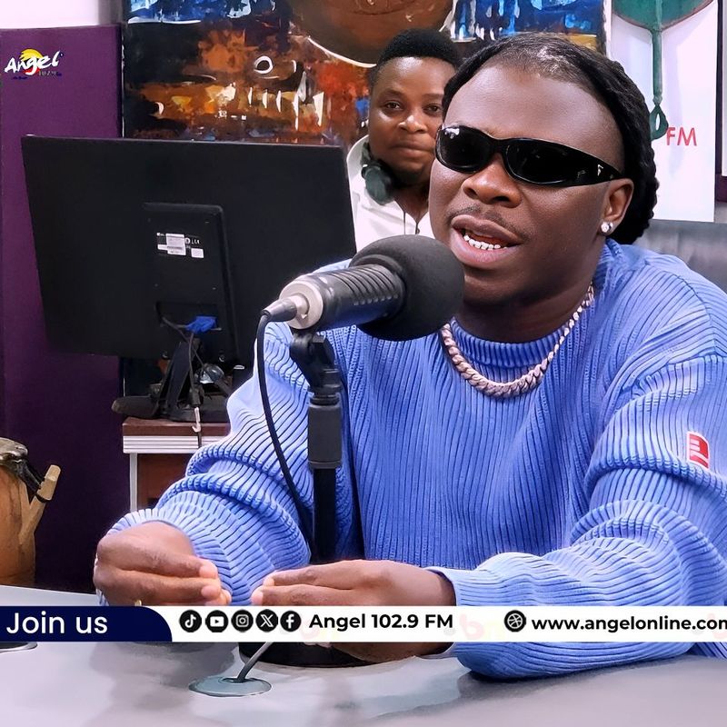 ‘Even my mother’s ghost won’t approve’ — Stonebwoy speaks on Shatta Wale relationship after stage hug